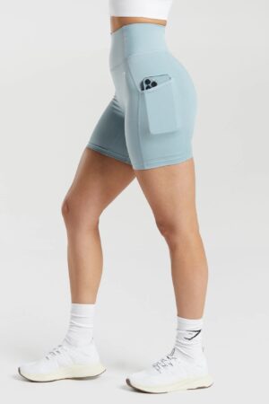 aw pocket shorts women 1.jpg