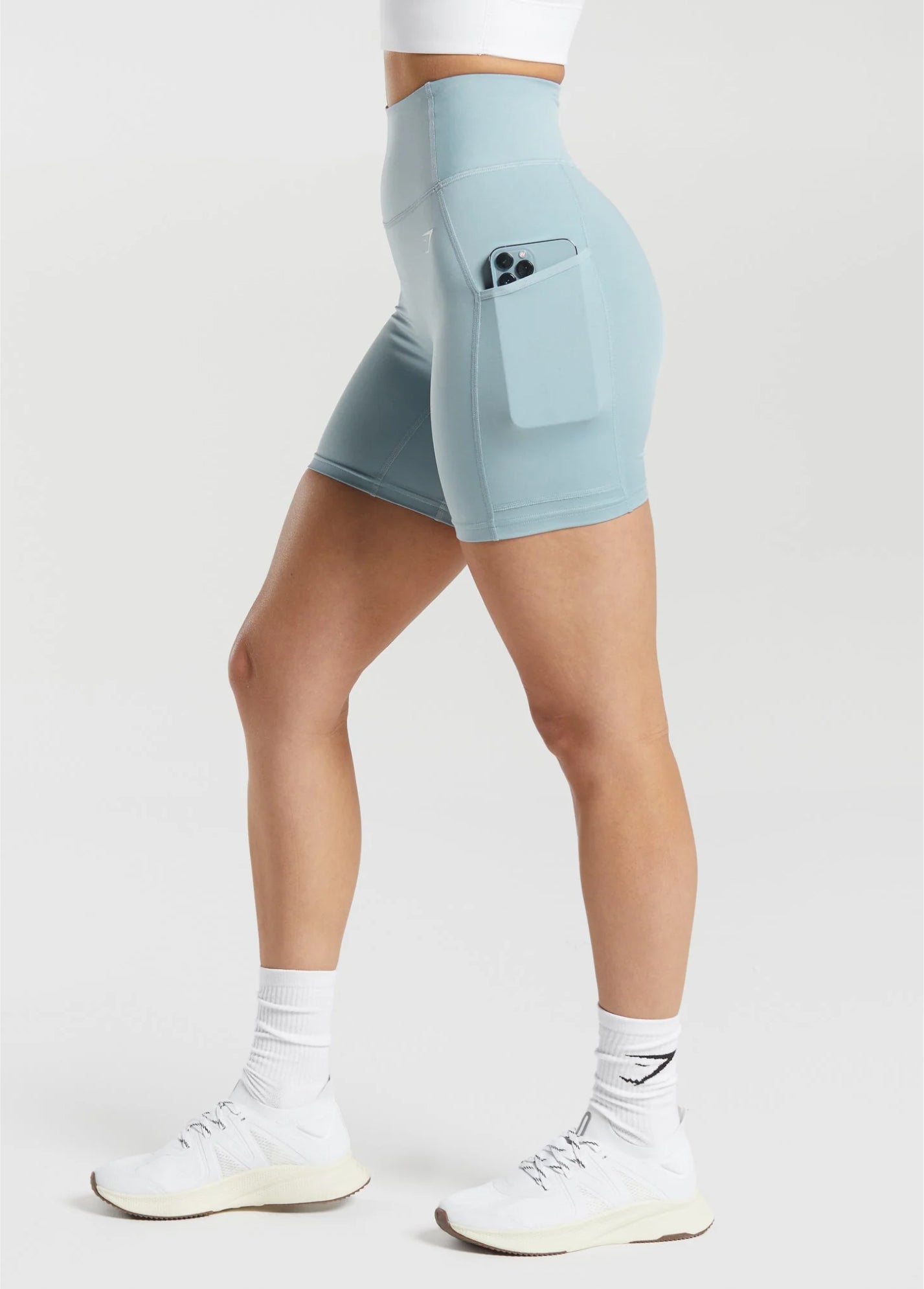 aw pocket shorts women 1.jpg