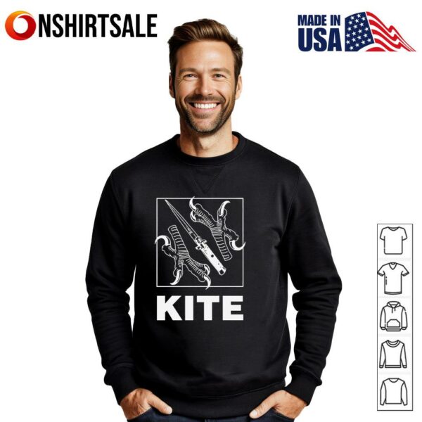 Kite claws and dagger T-Shirt