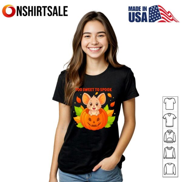 Mouse in pumpkin too sweet to spook Halloween T-Shirt