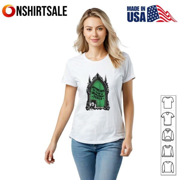 Nothing pays as good as unemployment feels smoking cat T-Shirt