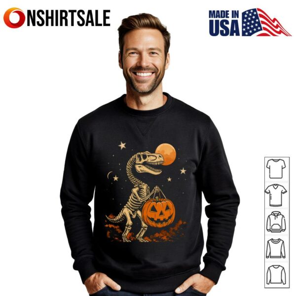 Spooky Saurus Halloween Dinosaur Kids Halloween T-Rex Skeleton Kids T-Shirt